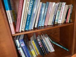 Lot Collectable Books on Antiques and Collectables