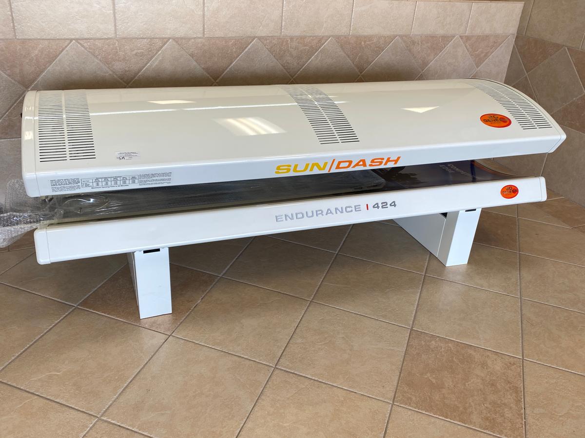 Sundance Endurance 424 Tanning Bed This Bed has just been taken out of the Box it has never been use