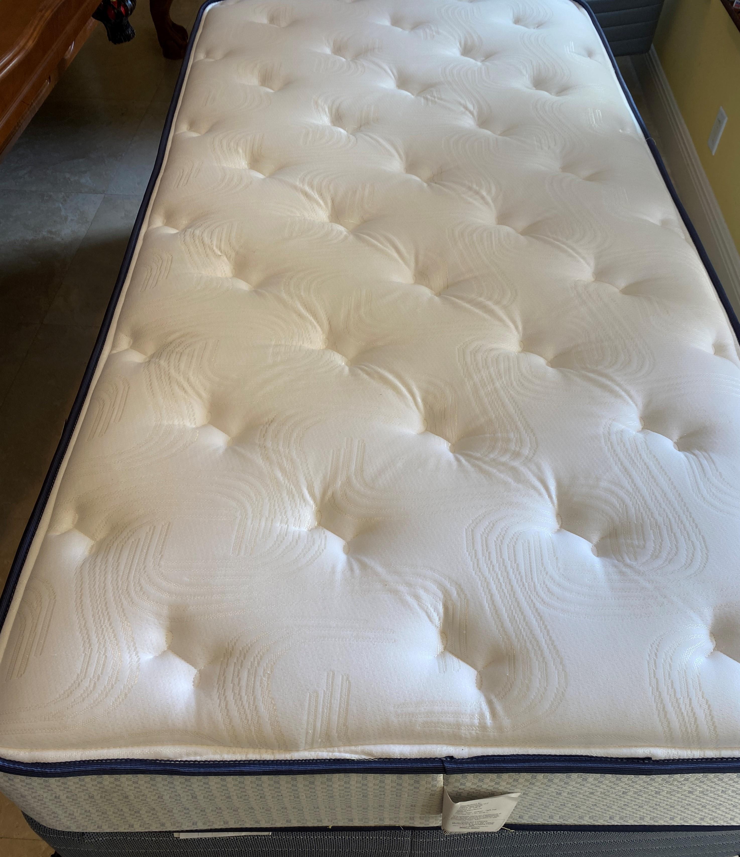 Rooms To Go Therapedic Bel Air Mattress. Full Size With Frame Box Spring And Mattress. Like New