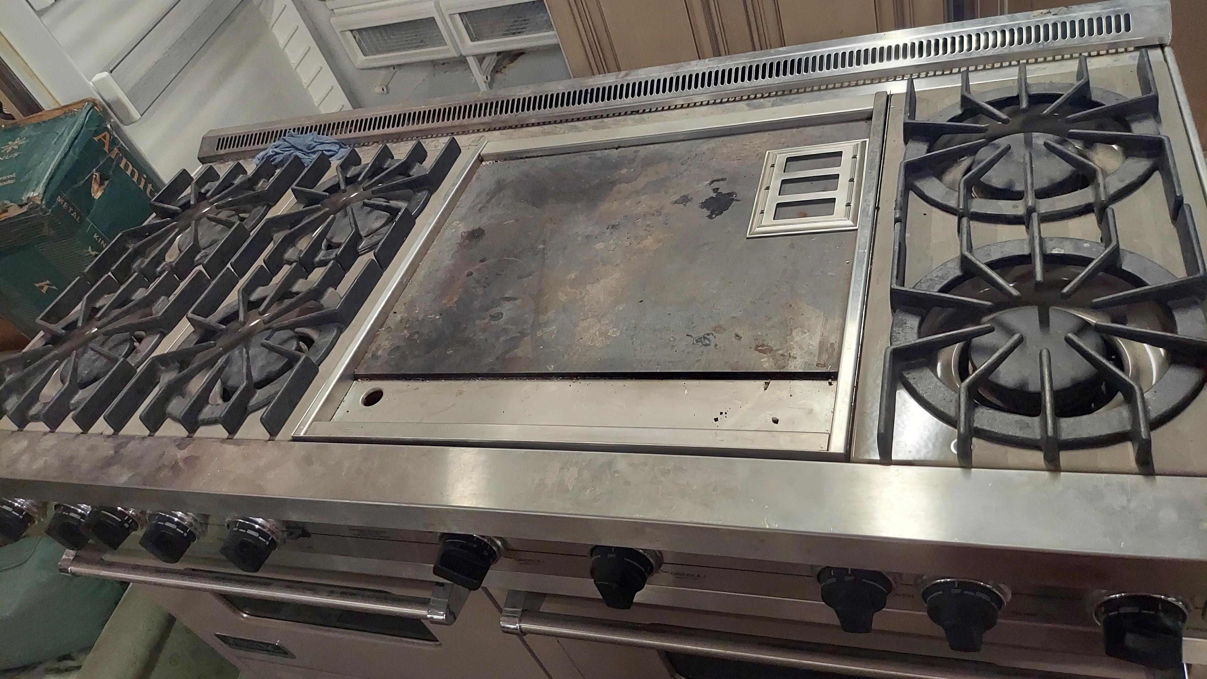 Viking (6) Burner Range, 24" Griddle With Double Convection Ovens. Gas Fired