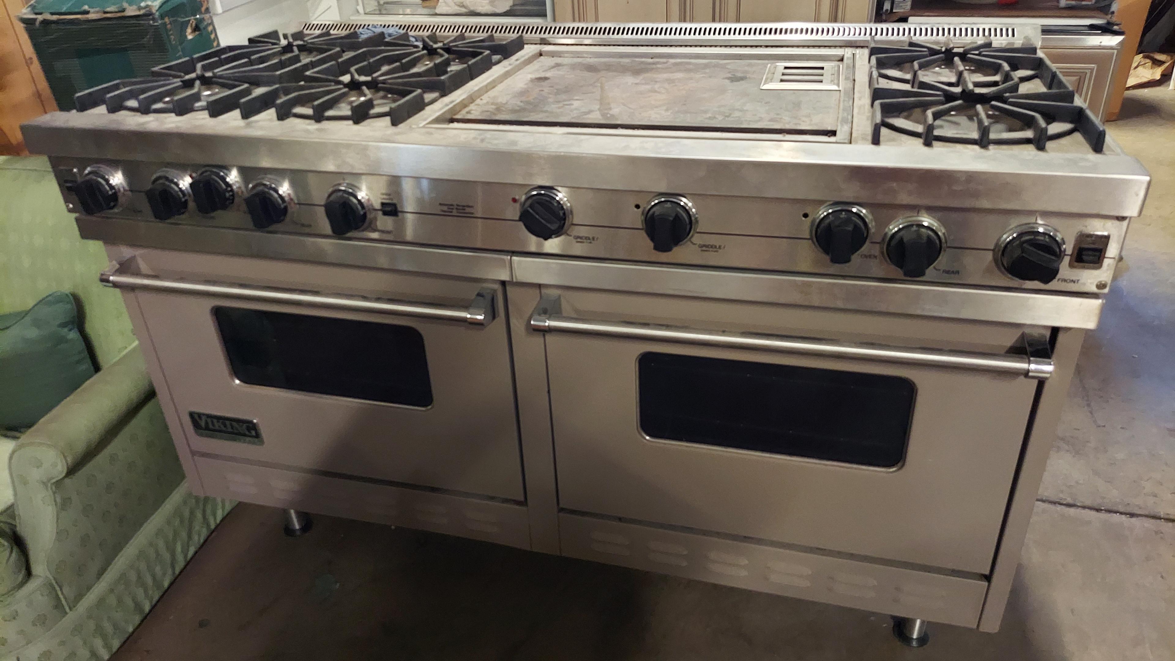 Viking (6) Burner Range, 24" Griddle With Double Convection Ovens. Gas Fired