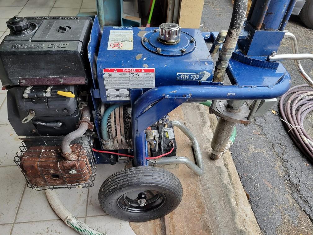 Commercial GRACO GH733 Paint Sprayer Kohler Gas Engine Runs Great