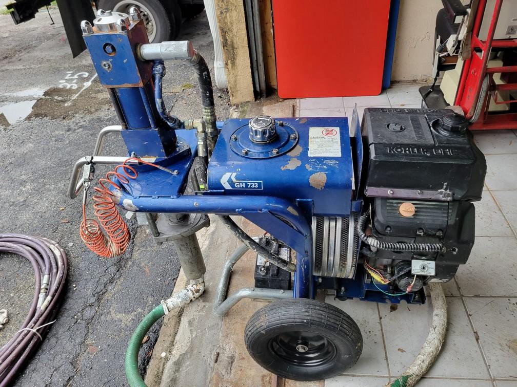 Commercial GRACO GH733 Paint Sprayer Kohler Gas Engine Runs Great