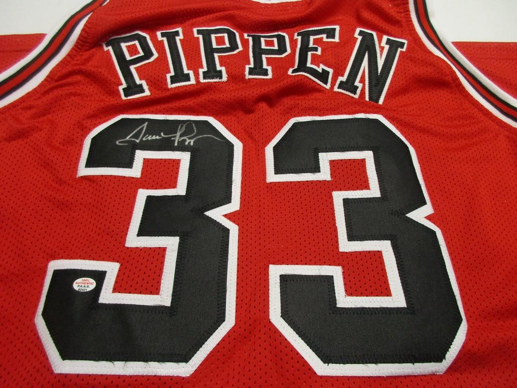 Scottie Pippen of the Chicago Bulls signed autographed basketball jersey PAAS COA 421