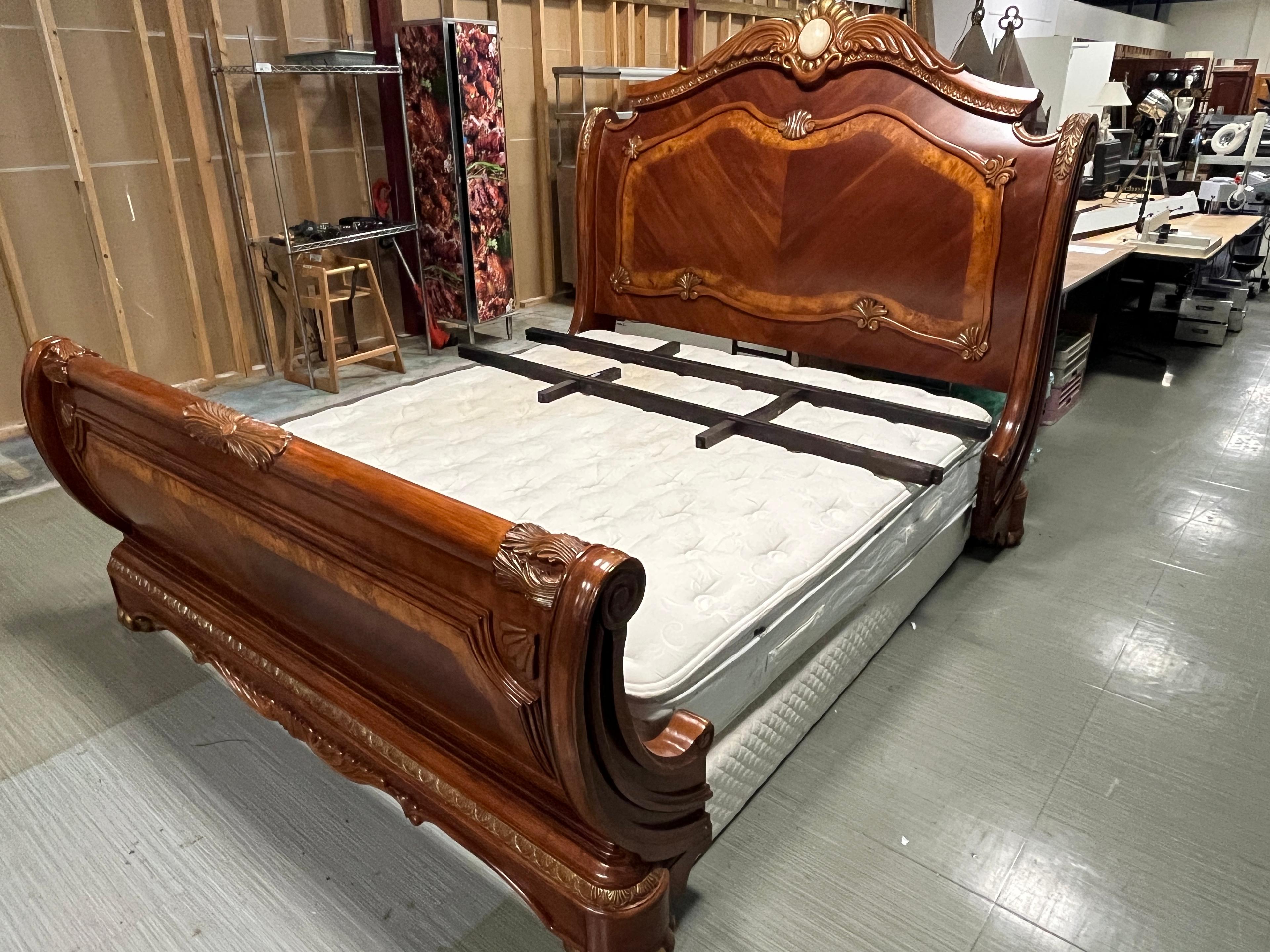 King Size Bed W/ Foot Board, Head Board, Mattress & Frame / Complete King Size Bed W/ SERTA Perfect