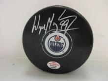 Wayne Gretzky of the Edmonton Oilers signed autographed hockey puck PAAS COA 566
