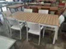 Table with 6 matching aluminum armchairs - small issues