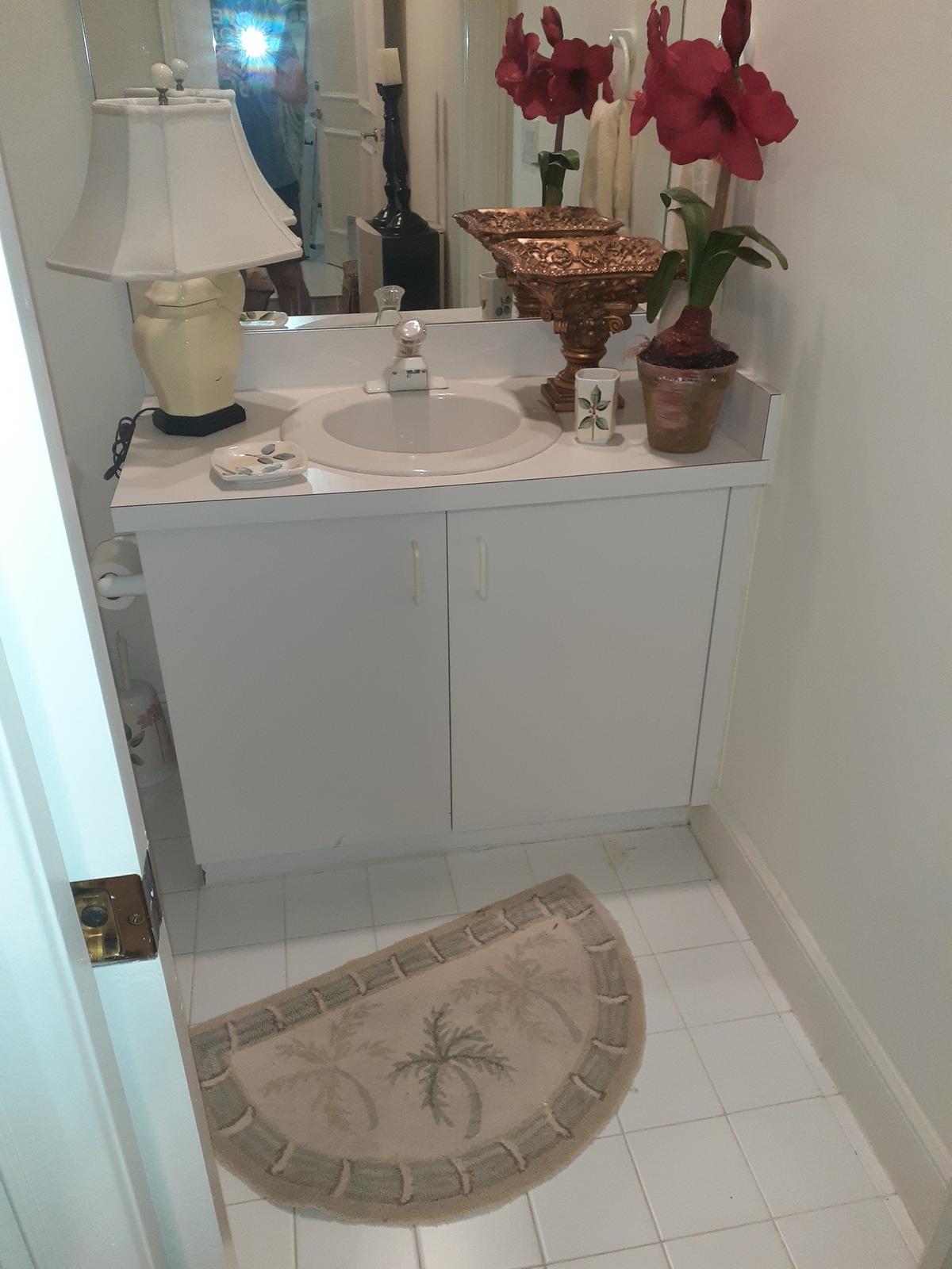 Bathroom lot- lamp, Rugs and more