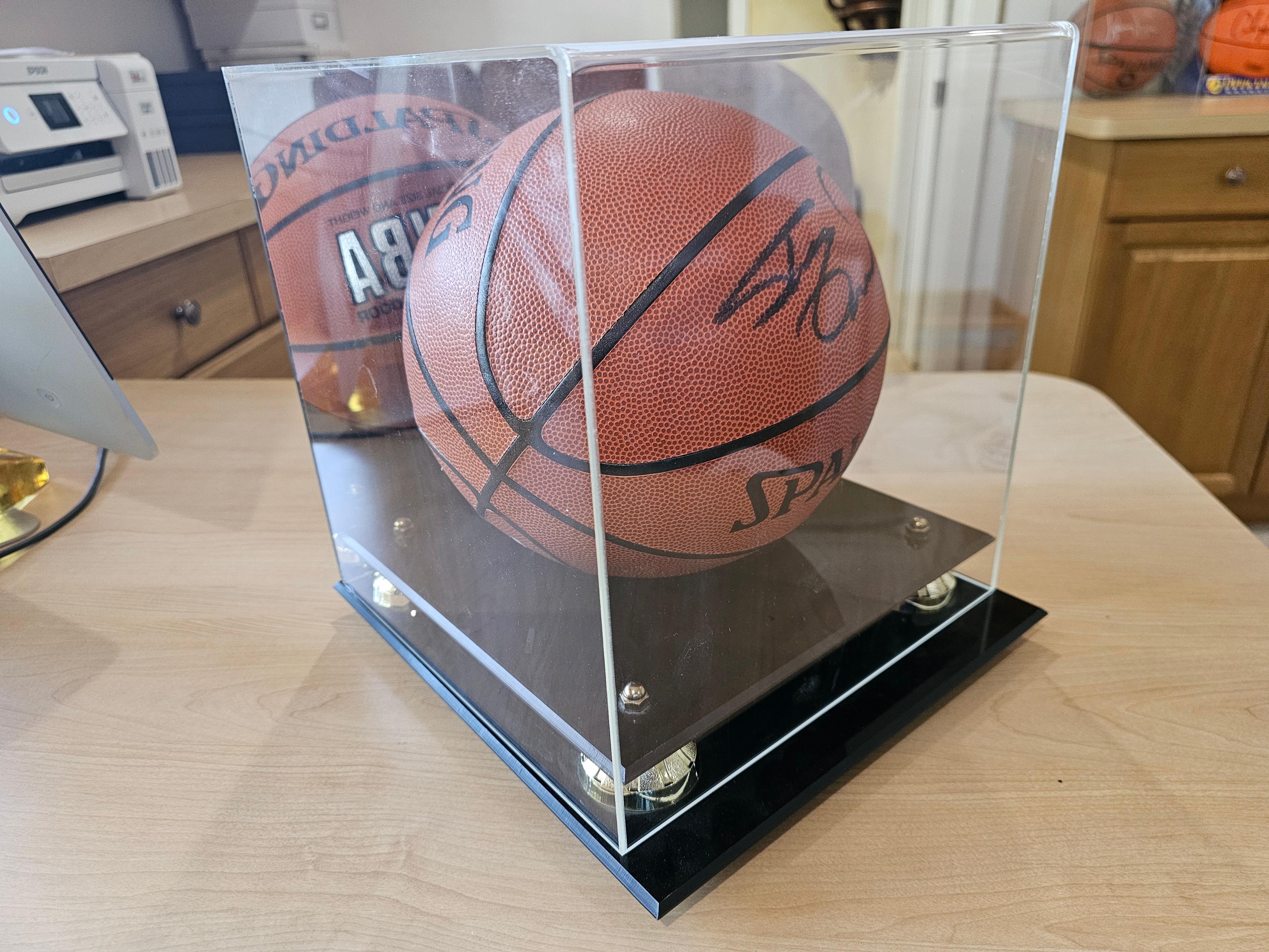 Shaquille O'Neal Official Spalding Signed Basketball with Case