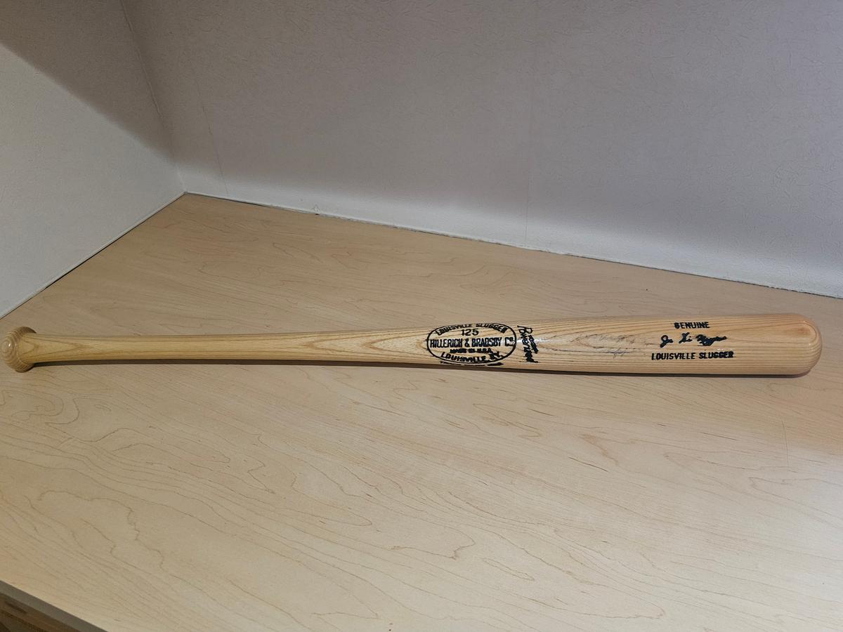 Joe Di MaggioLouisville Slugger Player Signed Baseball Bat