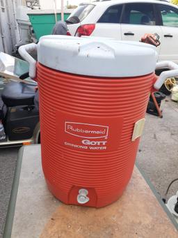 Rubbermaid Water cooler with dispenser