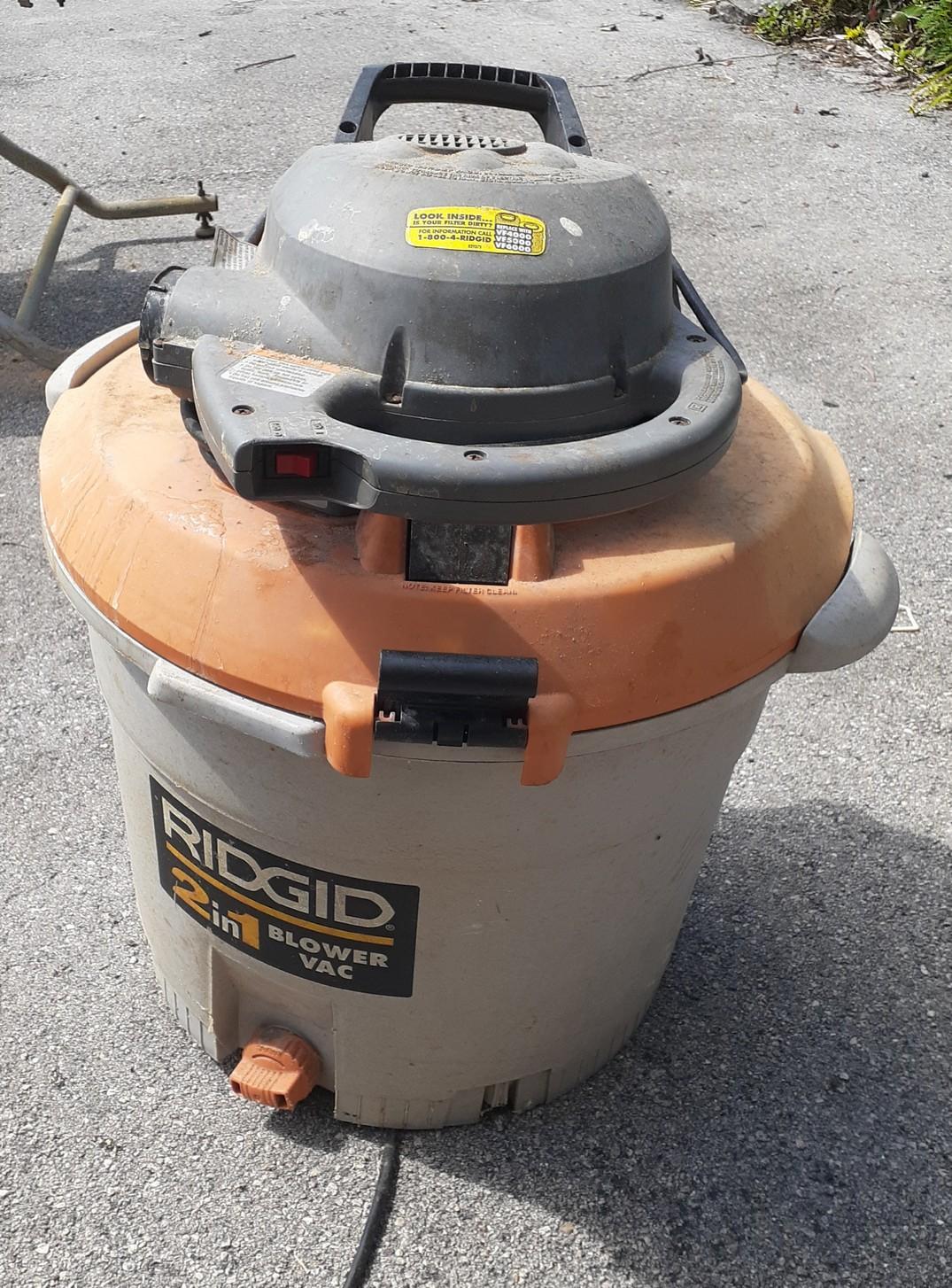 Rigid 2 in1 Blower/ Vacuum with Hose - missing wheels