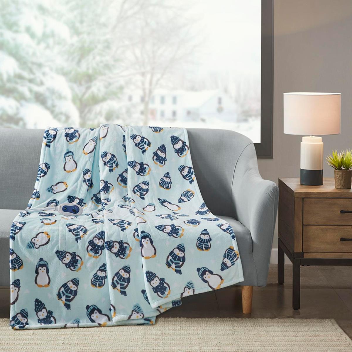 Beautyrest Polyester Microlight Heated Throw In Aqua Penguins Finish BR54-1157