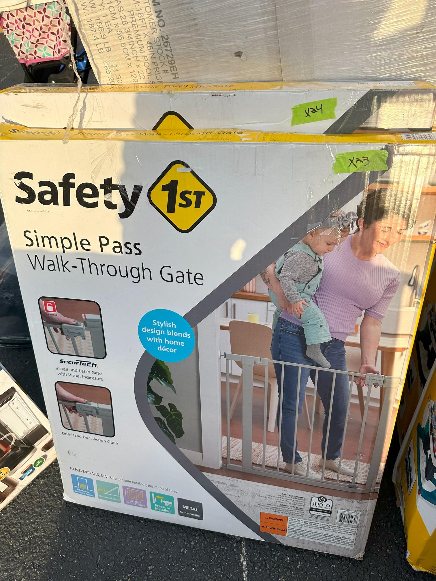 Safety First Simple Pass Walk Through Gate