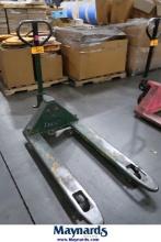 Global Supply 5,500 Lb. Capacity Pallet Jack