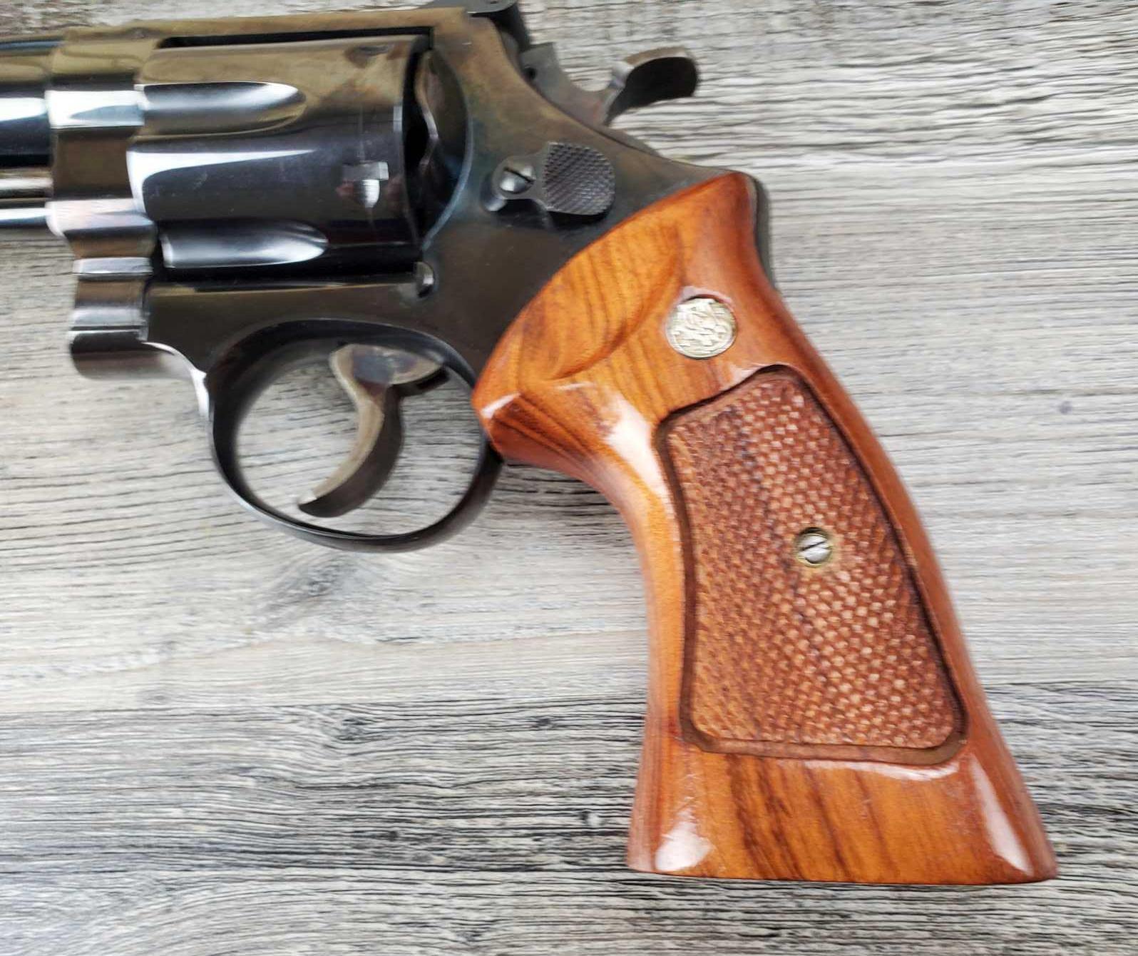 SMITH & WESSON MODEL 57