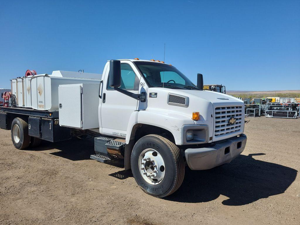 2004 Chevy 5500 S/A Fuel & Lube Truck