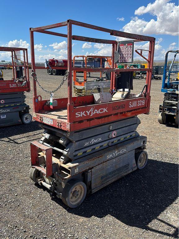 2014 Skyjack SJ111-3219 Scissor Lift