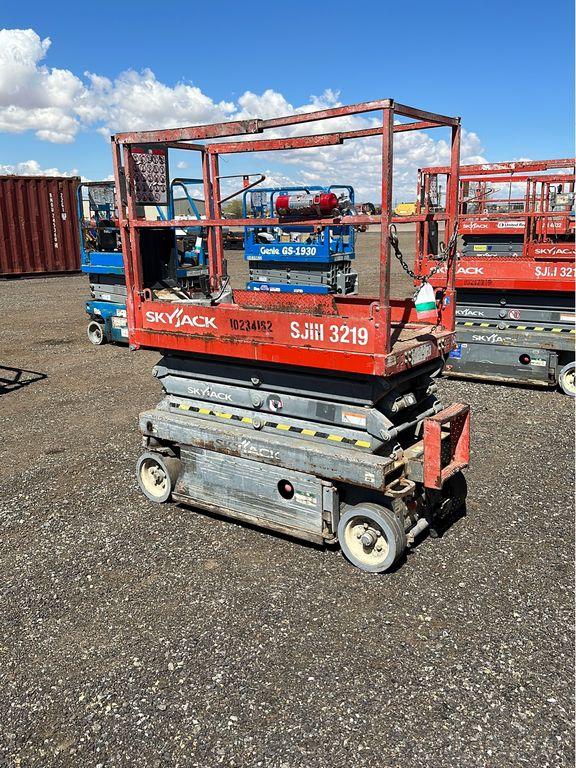 2014 Skyjack SJ111-3219 Scissor Lift