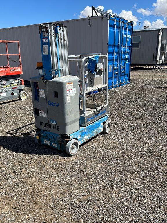 2012 Genie GR20 Personnel Lift