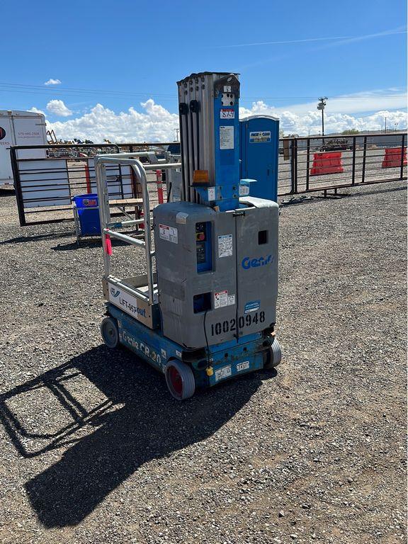 2012 Genie GR20 Personnel Lift