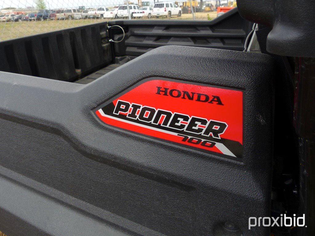 2015 Honda Pioneer 7xs700, 4x4, Cab, Heat, Windshield, Wipers, Axle Shields, Winch, Sliding Back Gla