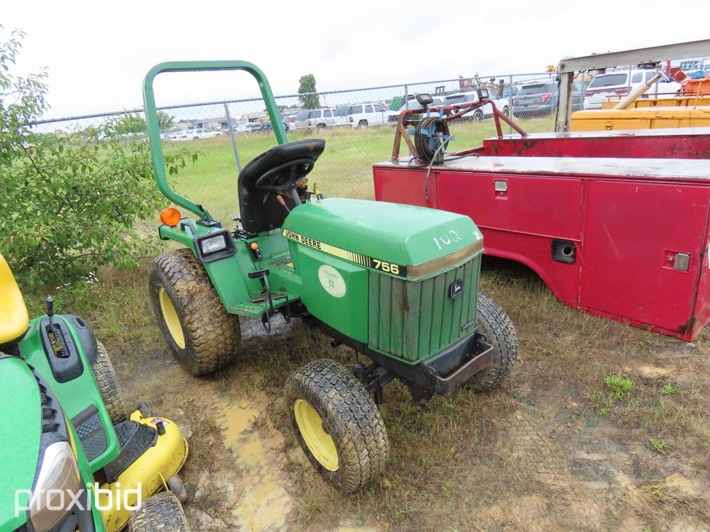 John Deere 756 Tractor Diesel engine, hydro trans., 3 point pto, 549 hrs. showing, vin M70756A42010