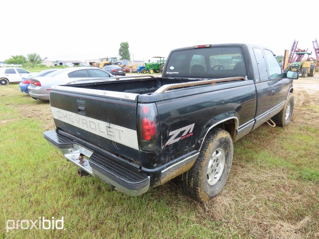 1995 Chvrolet Silverado Z71 Extenda Cab, 4x4, 209454 miles showing Vin 1880