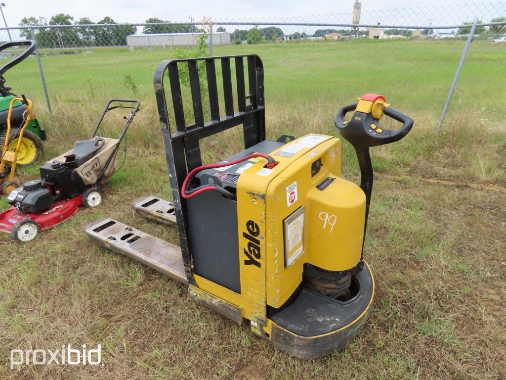 Yale Electric Ride On Pallet Jack, hours showing 4444, s/n M8901210011NPP059, model# MPW060LTN24T274