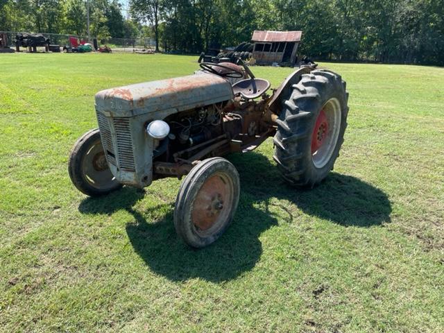 Ferguson Tractor Gas Engine, PTO, 3 Point Hitch no toplink