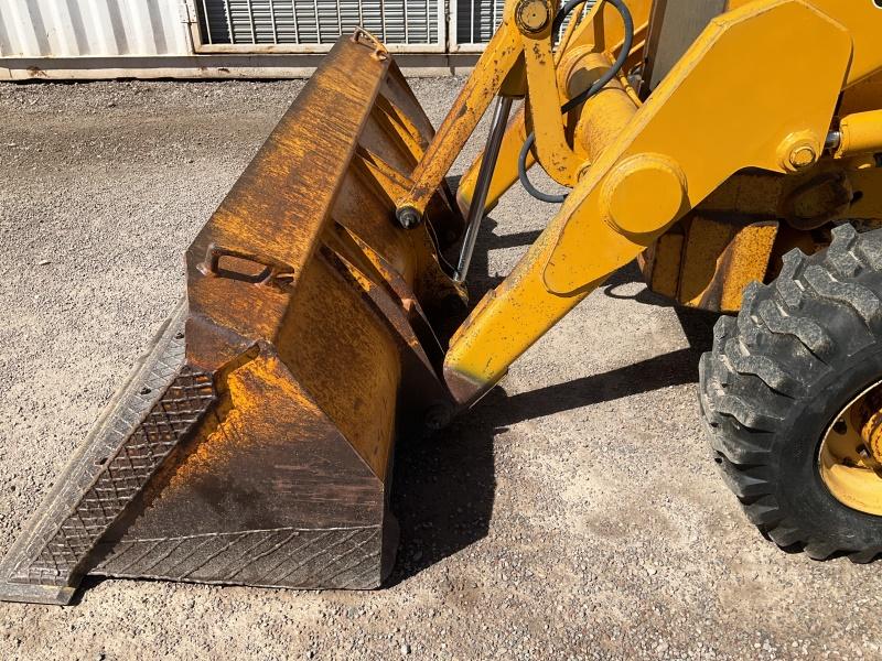 John Deere 410C Backhoe Loader