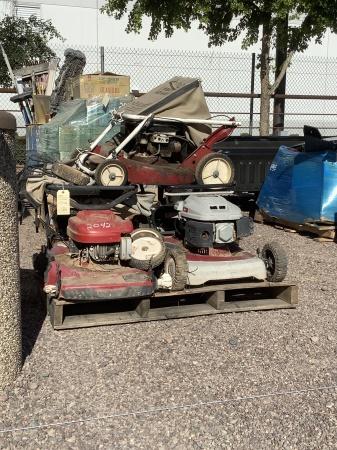 PALLET OF LAWN MOWERS