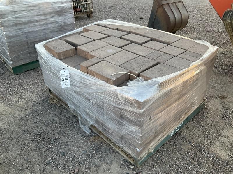 PALLET OF STONE PAVERS