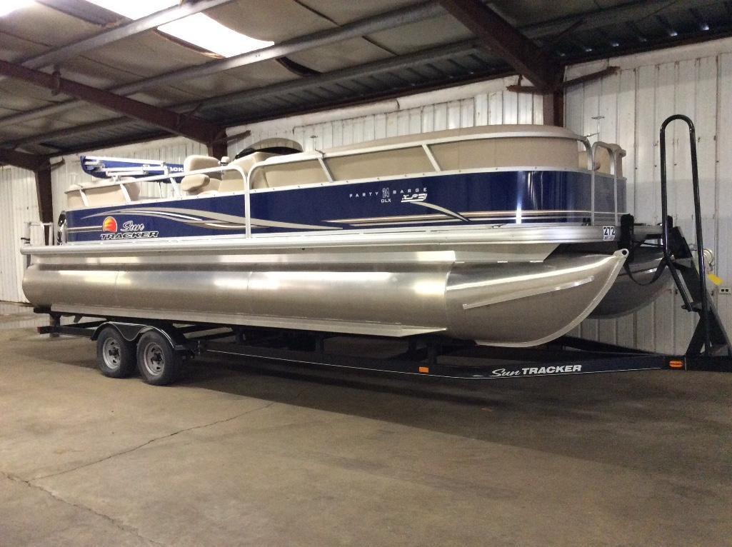 2014 SUN TRACKER 24DLX PARTY BARGE XP3 TRI-HULL PONTOONBOAT W/200HPMERCURY