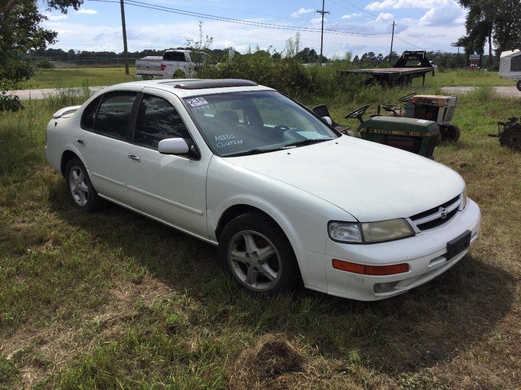 1999 NISSAN MAXIMA (RUNS BUT NEEDS CLUTCH, MANUAL TRANSMISSION, V6, VIN-JN1CA21D1XT208925, MILES