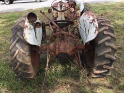 FORD JUBILEE TRACTOR (DOES NOT RUN)