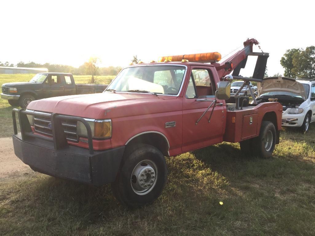 1990 FORD XLT LARIAT WRECKER (5 SPD, 7.3L DIESEL, HYD BOOM W/ WHEEL LIFT (VIN-2FDLF47M0LCA76323,