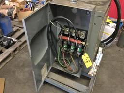 MULTITAP TRANSFORMER WITH DISCONNECT ON WHEELS (480V - 240V, 45 KVA)