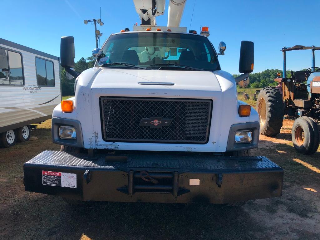 2006 CHEV C8500 BUCKET TRUCK (AT, C7 CAT DIESEL, ALTEC BODY, AIR BRAKES, 55ft PLATFORM HT, 350lb