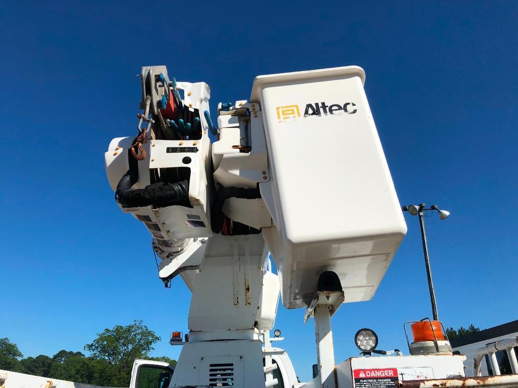 2006 CHEV C8500 BUCKET TRUCK (AT, C7 CAT DIESEL, ALTEC BODY, AIR BRAKES, 55ft PLATFORM HT, 350lb