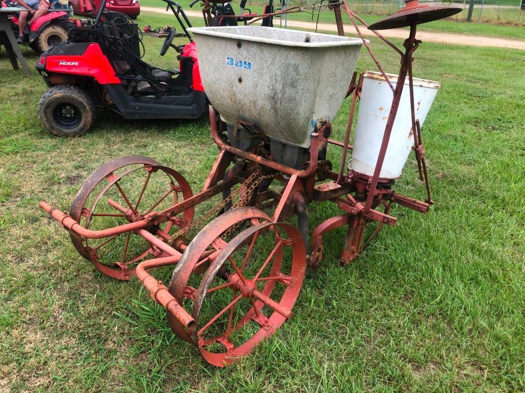 2 ROW PLANTER W/FERTILIZER HOPPER (3pt)