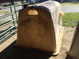 CALF HUTCH/BIG DOG HOUSE