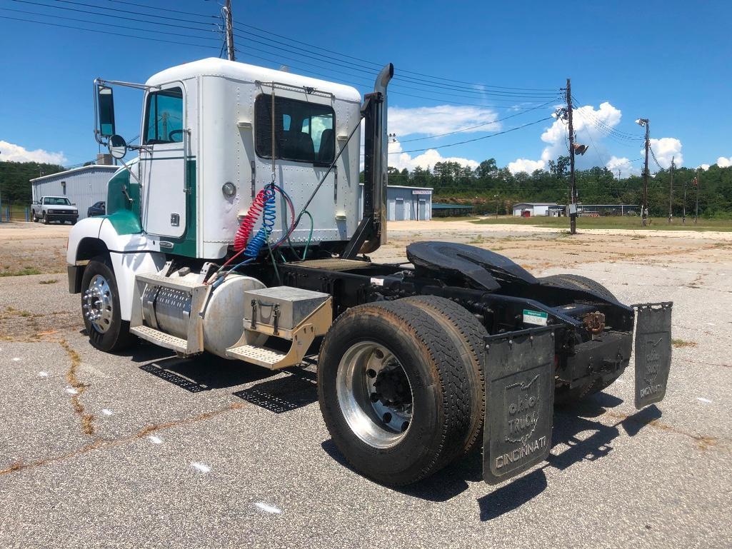 1999 FREIGHTLINER ROAD TRACTOR (10spd, ROCKWELL TRANS, CUMMINS 6CYL DIESEL, S/A, MILES READ-EXEMPT,