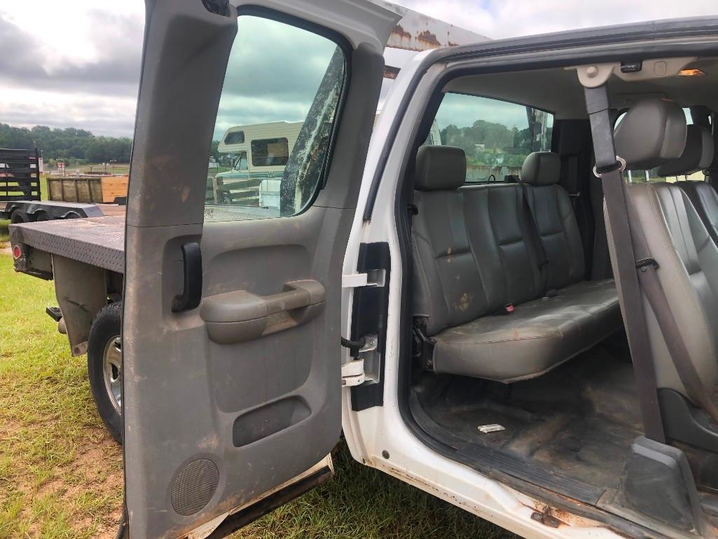 2009 CHEVROLET 2500 HD SILVERADO FLATBED PICKUP (AT, DURAMAX DIESEL, 4WD, EXT CAB, 8.5' BED, MILES