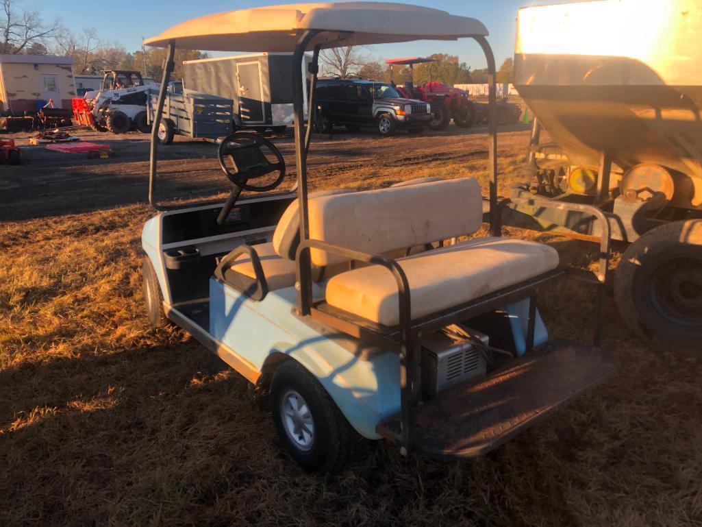 1999 CLUB CAR GOLF CART W/CHARGER