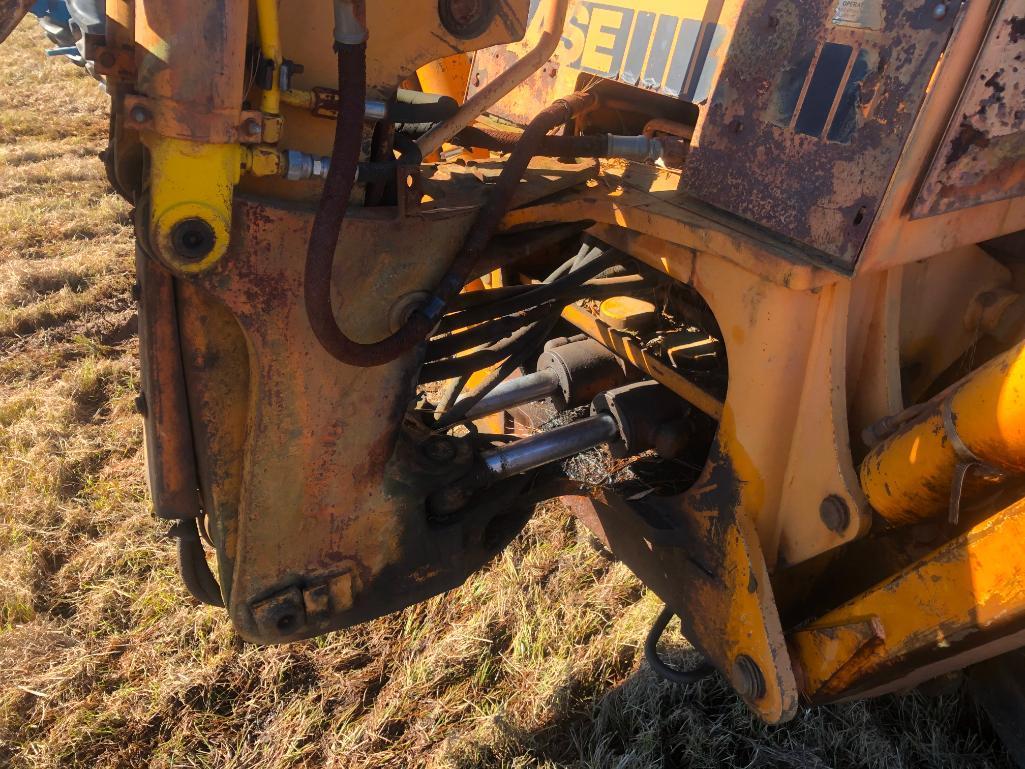 CASE 580 BACKHOE W/EXTEND-A-HOE & 4N1 BUCKET