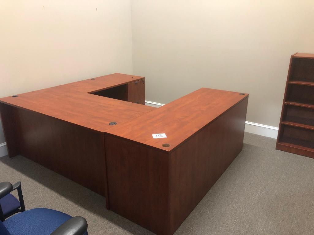 3 PIECE U SHAPED DESK (90"X 71" WORKING SPACE, (8)