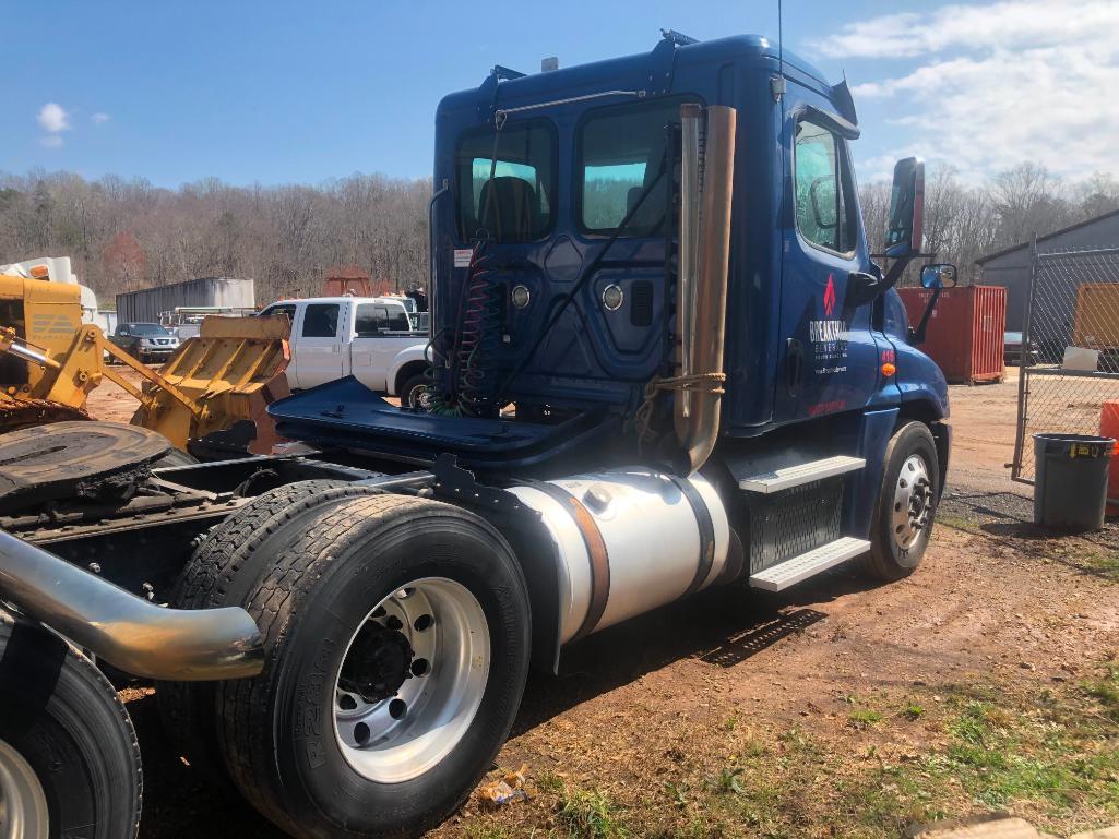 **INOP** 2013 FREIGHTLINER ROAD TRACTOR W/ DAY CAB