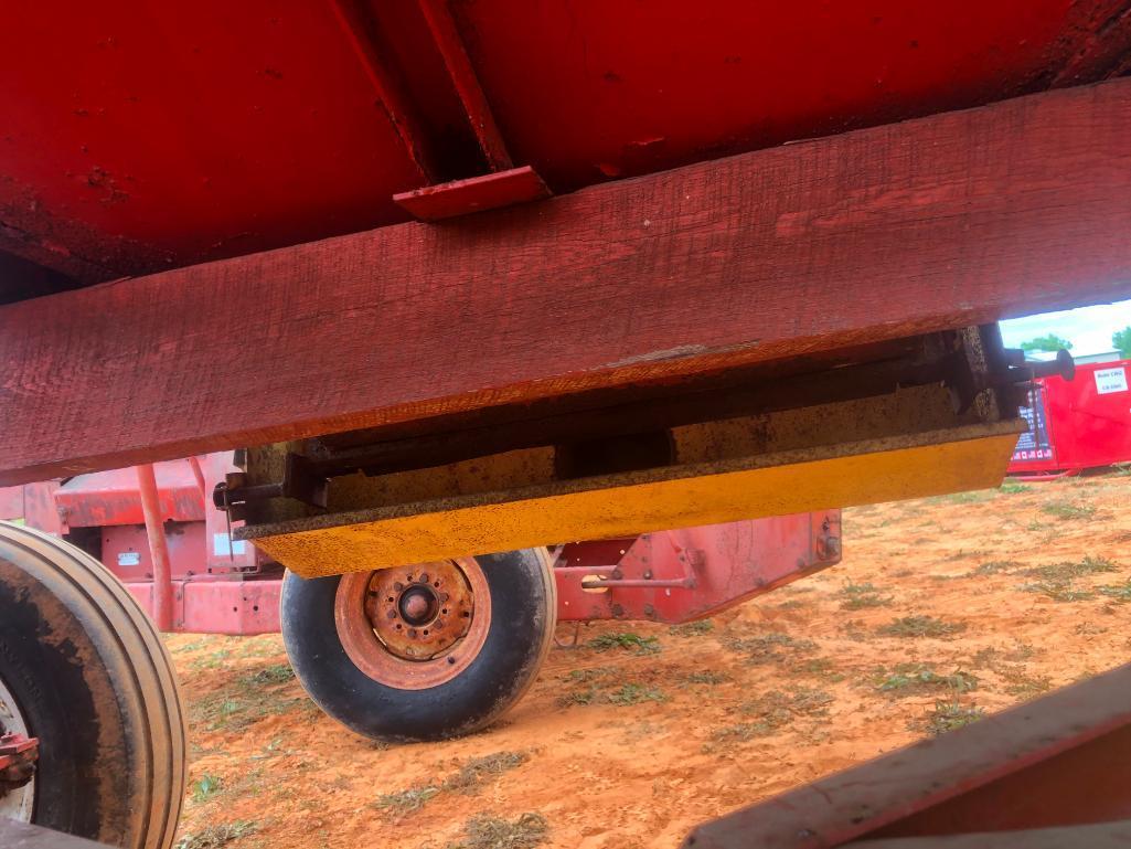 TENDER GRAIN BOX ON 4-WHEEL TRAILER W/HYDRAULIC