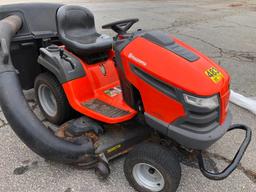 HUSQVARNA RIDING MOWER W/BAGGER